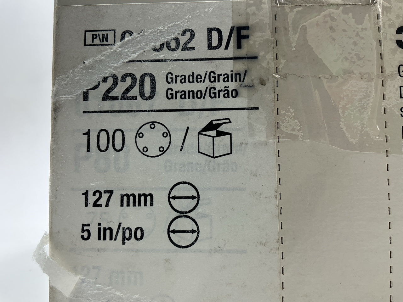 3M 01062 5'' Diameter P220 220 Grit Dust Free Sanding Discs - 100 Total Discs