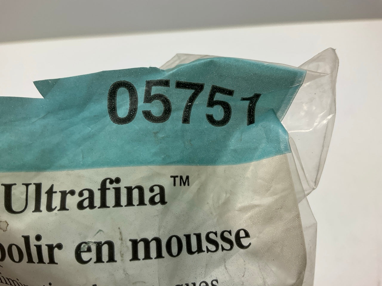 3M 05751 Ultrafine Single-Sided 8 In. Foam Auto Body Polishing Pad (2 / Pack)