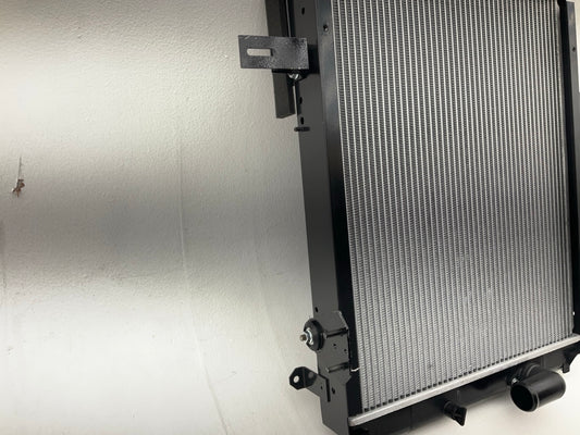 Agility 8067102 Radiator For 1992-1995 Mitsubishi Fuso FE, 1992-1993 Fuso FG