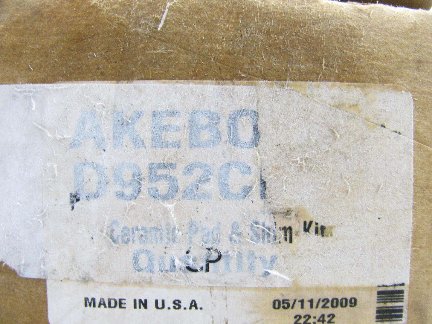 Akebono D952CP Rear Disc Brake Pad Set For 2003-2005 Lincoln Aviator