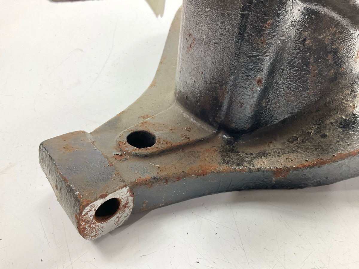 RUST #1 - SEE PHOTOS Automann M1835 Leaf Spring Hanger 16-12571, 16-12571-000