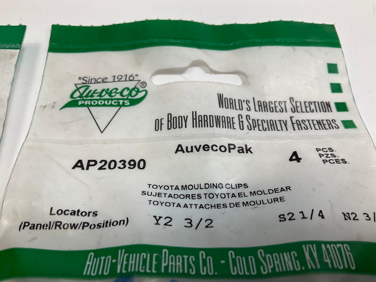 (8) Auveco AP20390 Fender Moulding Clip Head Dia: 17mm Stem Lgth: 17mm
