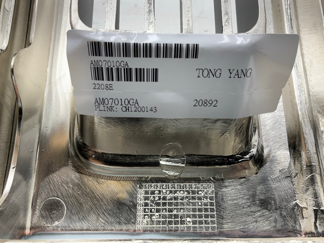 Aftermarket CH1200143 Front Chrome/Silver Grille For 1993-1995 Grand Cherokee