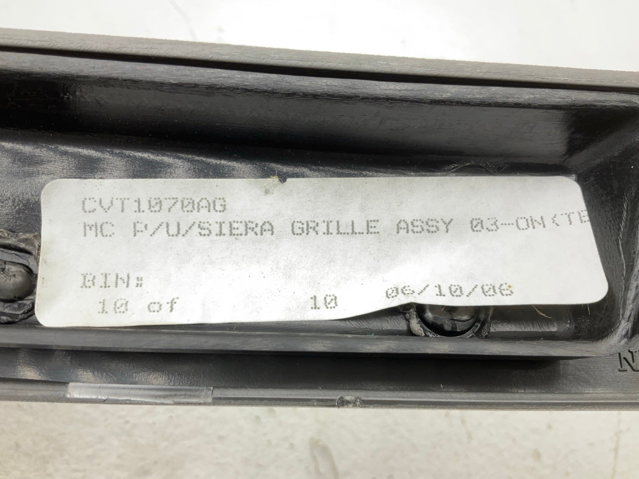 Dark Gray Grille Paint To Match - 2003-2007 GMC Sierra 1500 HD 2500 Pickup Truck