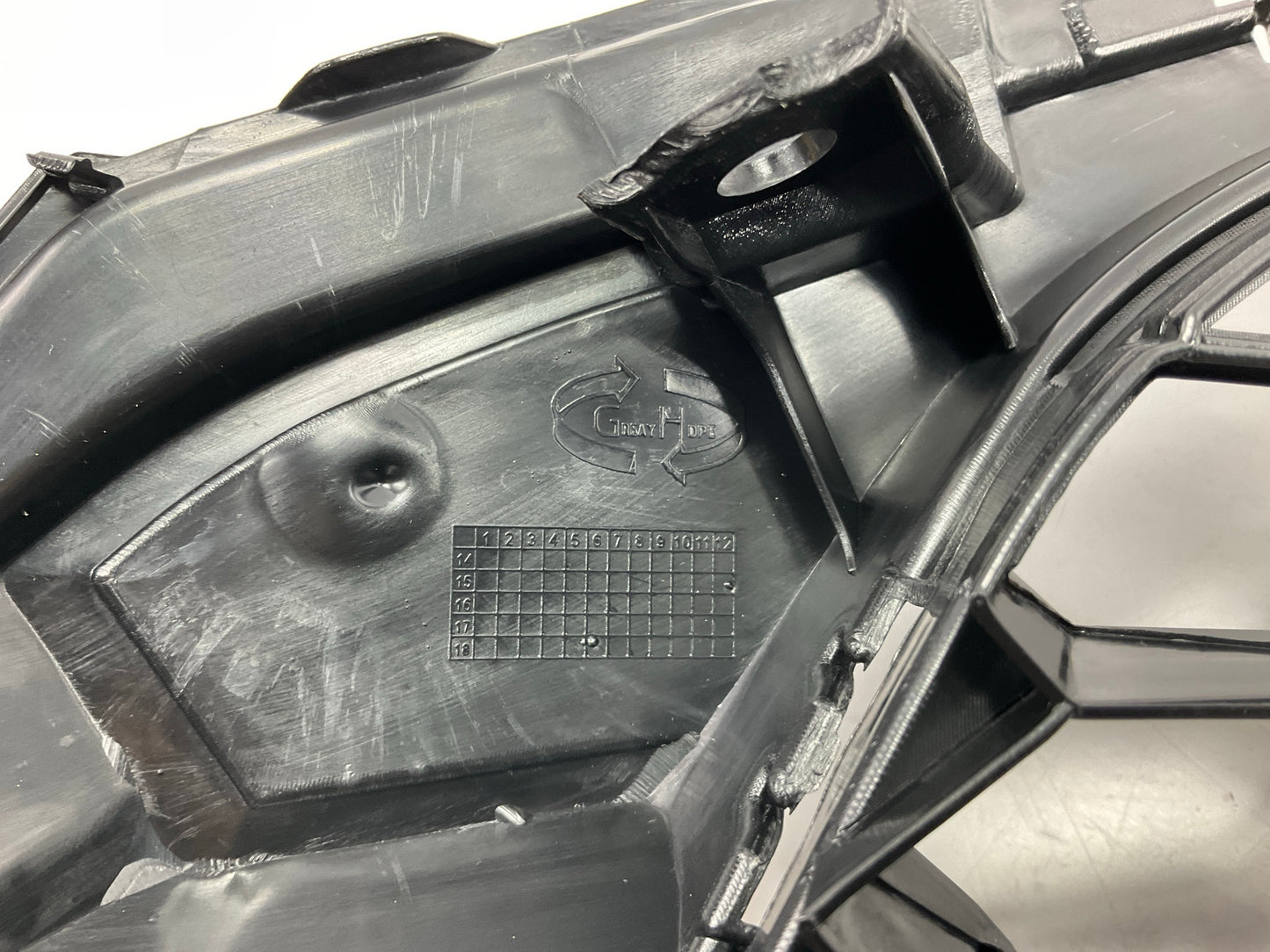 AFTERMARKET - Black Upper Grille For 2013-2015 Honda Civic 4-Door SEDAN