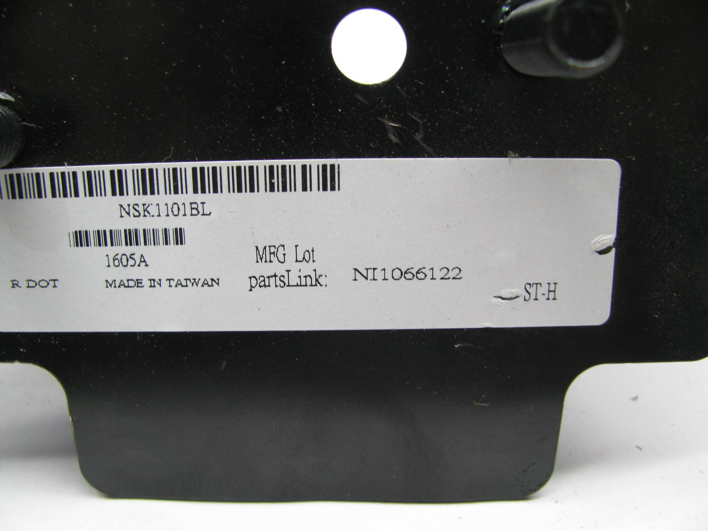 NEW NI1066122 Front Driver Side Bumper Bracket For 2000-2006 Nissan Sentra