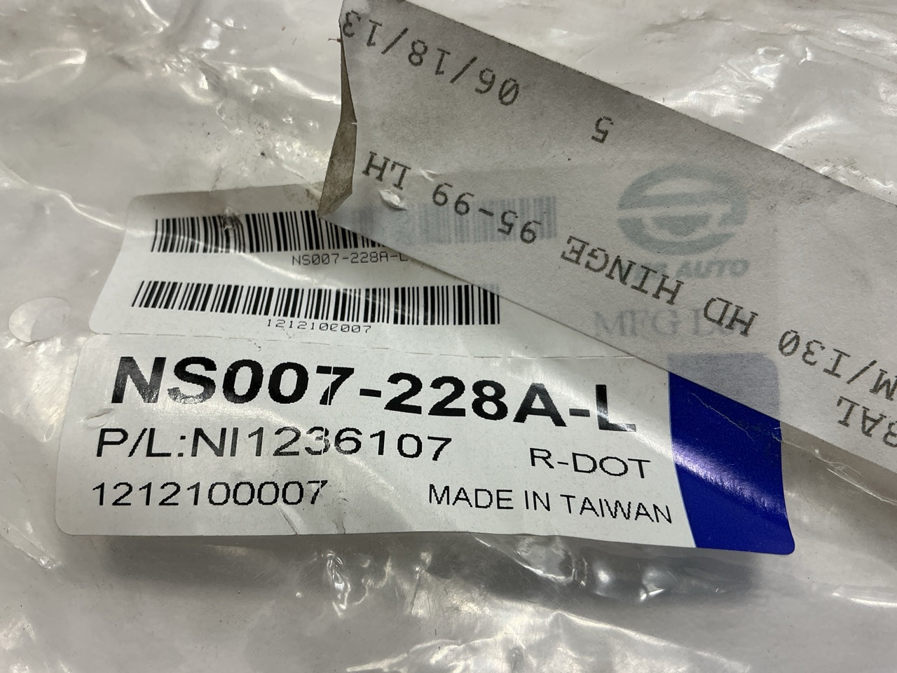 NI1236107 Left Hood Hinge For 1995-1999 Nissan Maxima