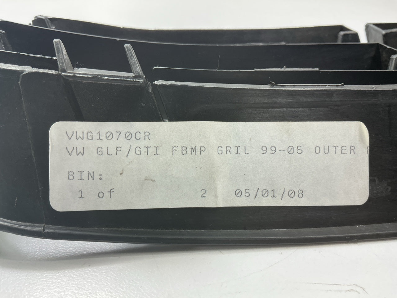 NEW AFTERMARKET - Front Right Passenger Bumper Fog Light Cover - VW1005109