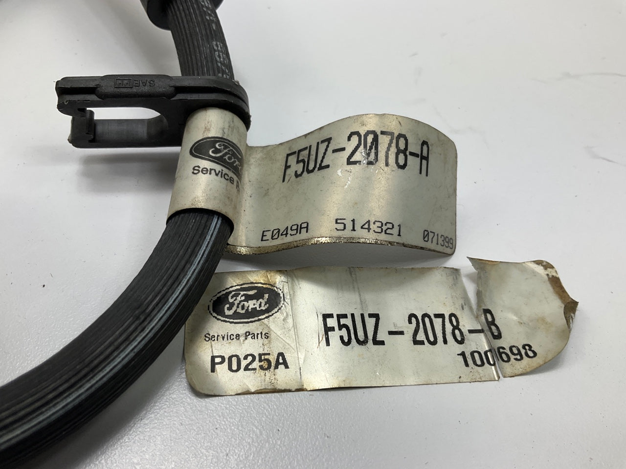 NEW OEM Ford F5UZ-2078-A / F5UZ-2078-B Front Left & Right Brake Hose Set