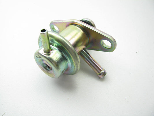 UNKNOWN FITMENT - SOLD AS SHOWN - AS IS. Carter 404-127 Fuel Pressure Regulator