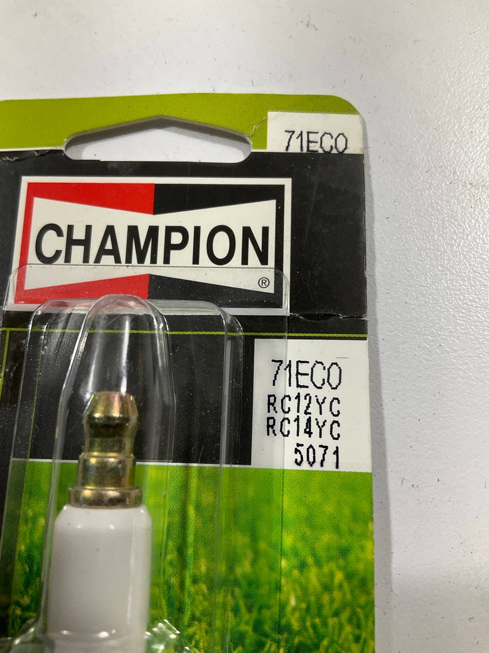 (1) Champion 71ECO ECO-CLEAN Spark Plug Replaces RC12YC; RC14YC; 71EZ; 5071