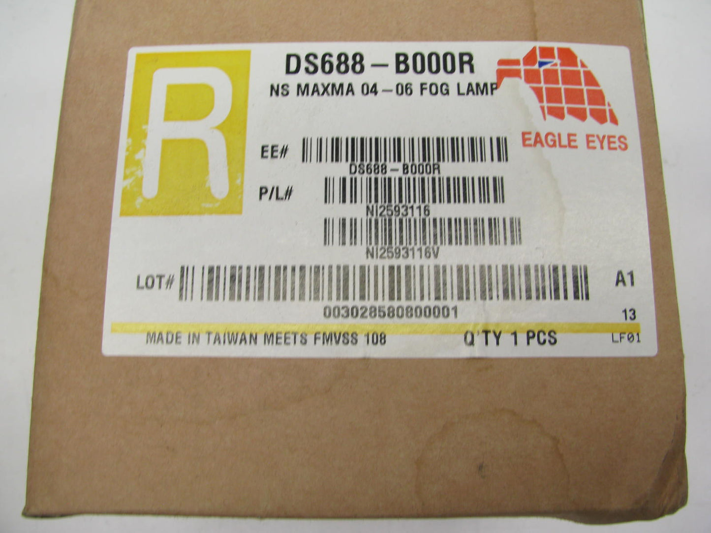 EAGLE EYES DS688B00R Right Corner Parking Fog Light Marker Lamp For 04-06 Maxima