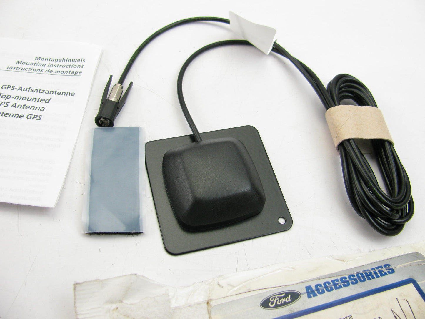 NEW - OEM Ford 2L2Z-18A886-AA GPS Navigation Antenna 2002-05 Mercury Mountaineer
