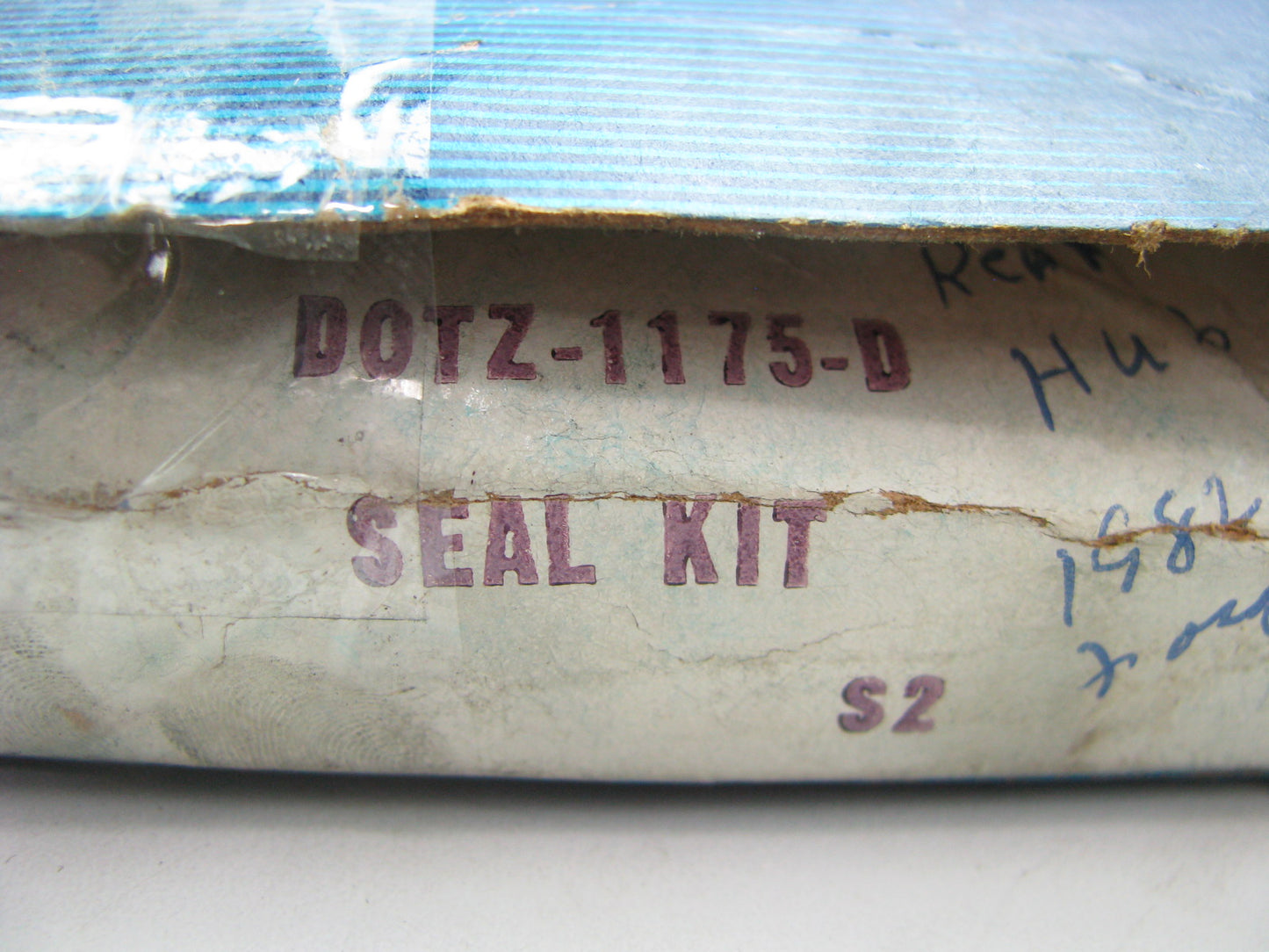 NEW - OEM Ford D0TZ-1175-D Wheel Seal - Rear