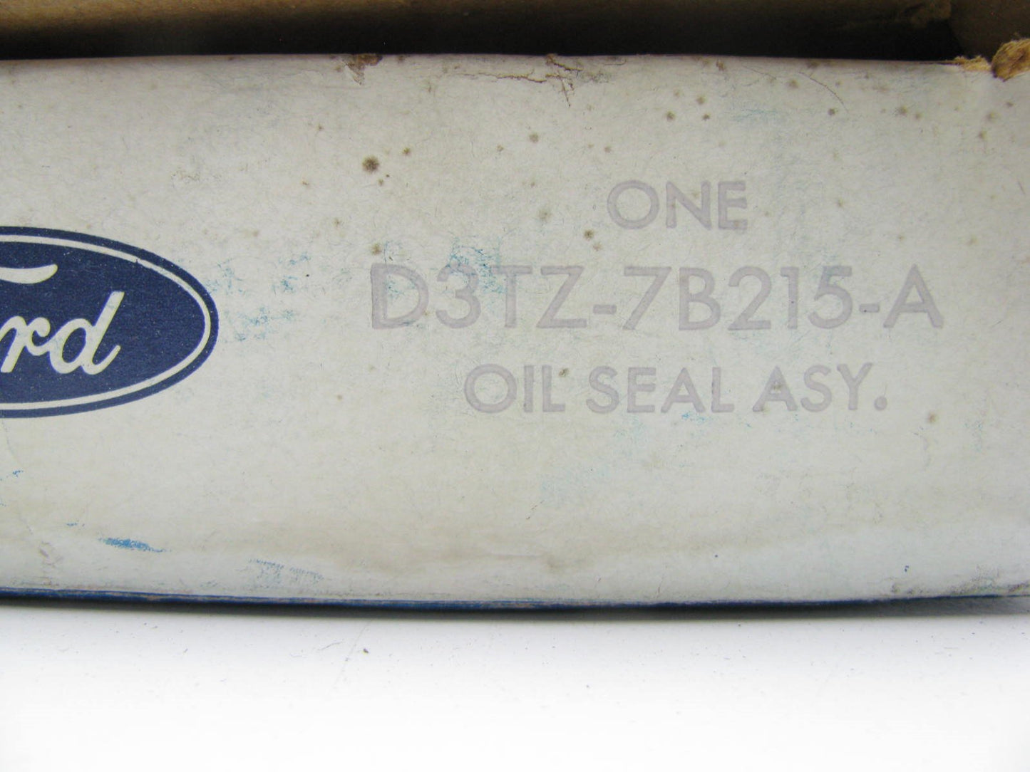 NEW - OEM Ford D3TZ-7B215-A Rear Output Shaft Seal For Transfer Case