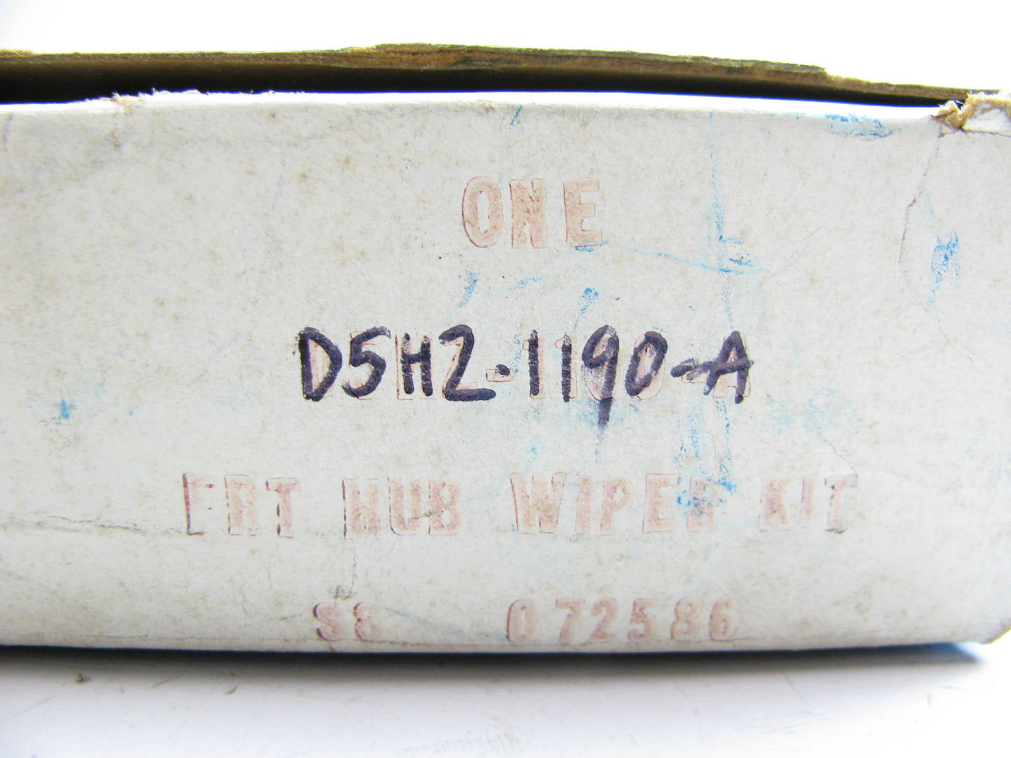 NEW - OEM Ford D5HZ-1190-A Front Innner Wheel Seal