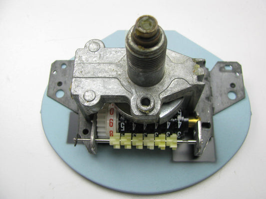 NEW OEM Ford D9HZ-17255-A Speedometer Gauge Ford L-Series NOS D8HF-17282-CA