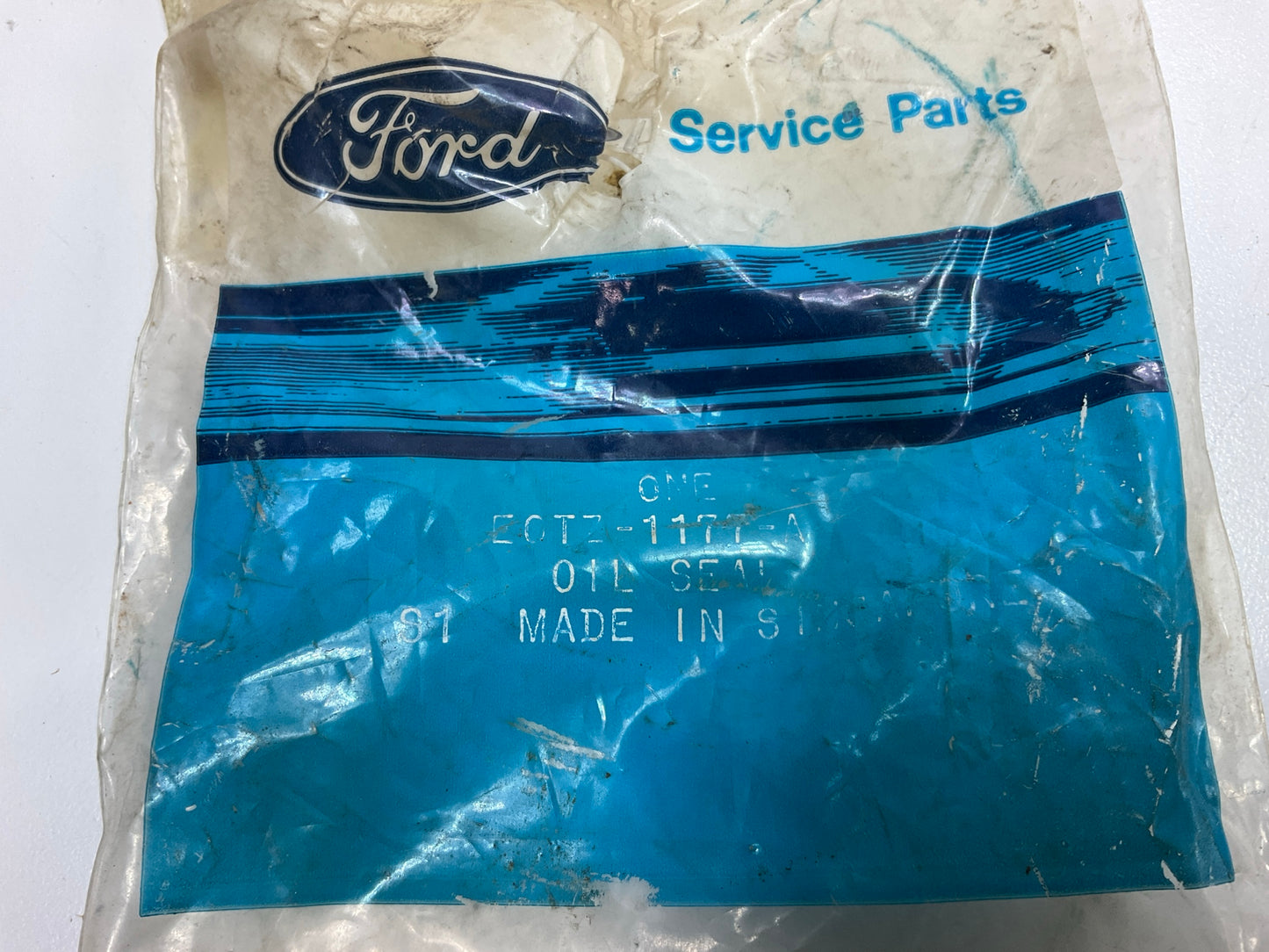 NEW - OEM Ford E0TZ-1177-A Rear Wheel Seal