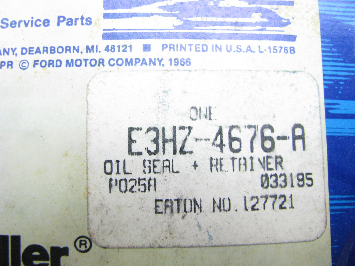 New OEM Ford Medium Heavy Truck Oil Seal & Retainer Assembly Eaton Differential