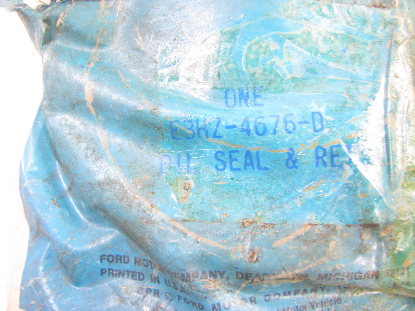 NEW - OEM Ford E3HZ-4676-D Differential Pinion Seal Rear