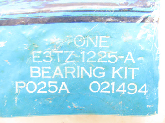 NEW - OEM Ford E3TZ-1225-A Rear Wheel Bearing & Seal Kit