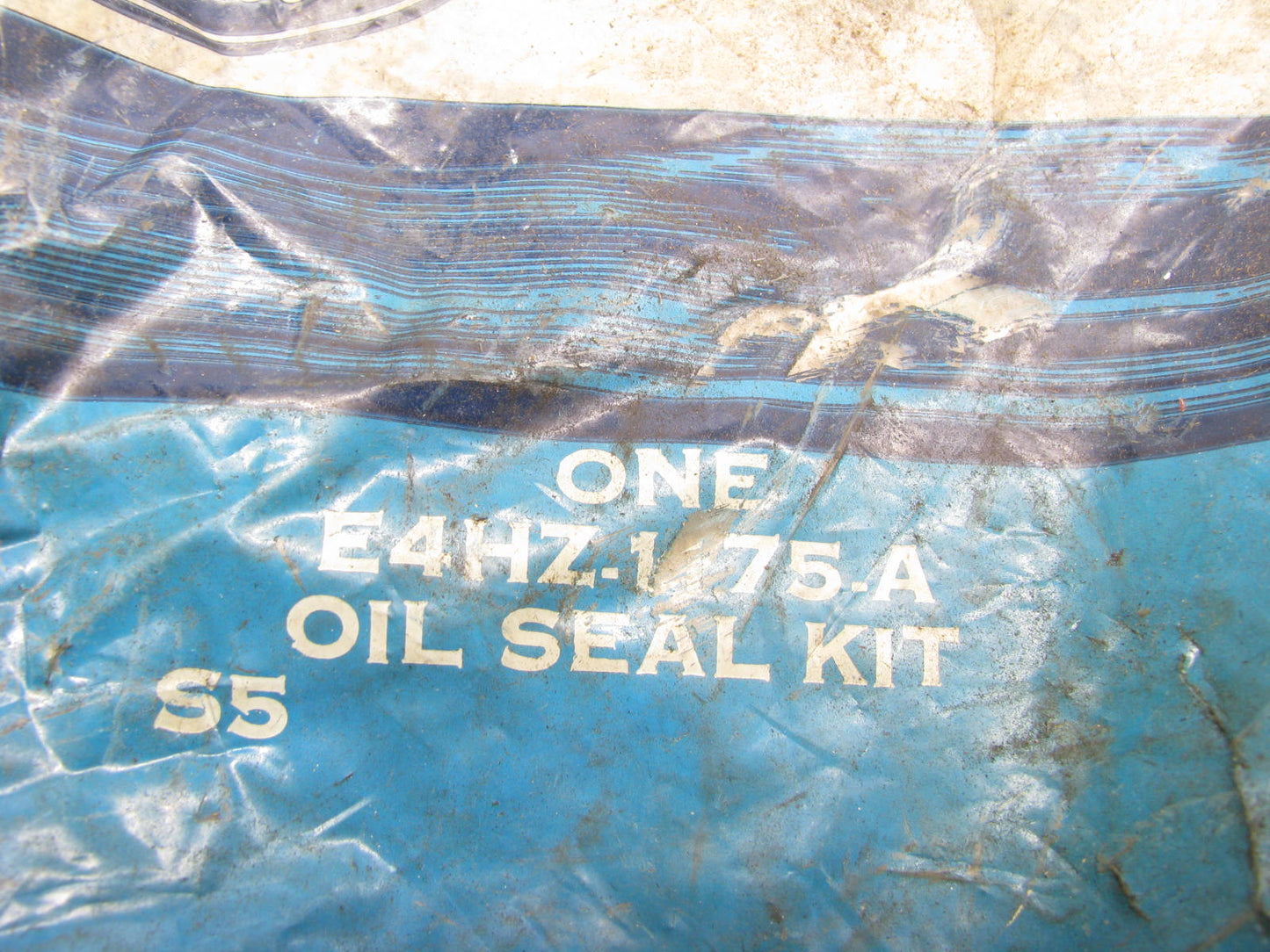 NEW - OEM Ford E4HZ-1175-A Rear Wheel Seal