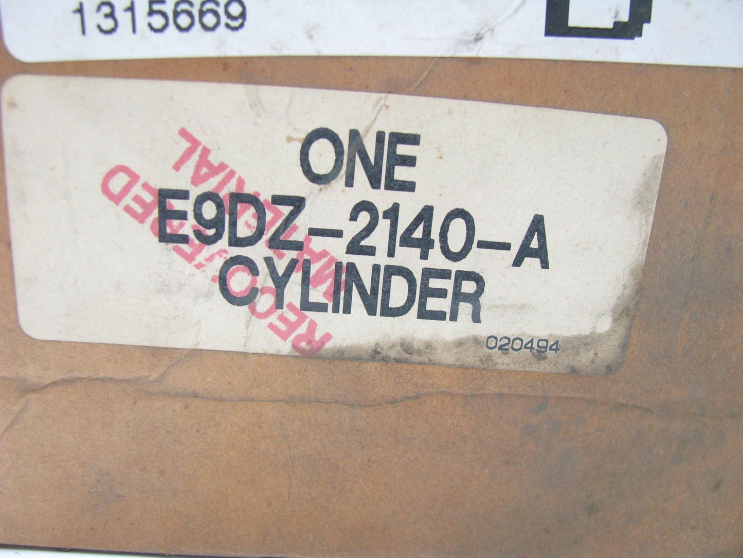 NEW OEM Ford E9DZ-2140-A Brake Master Cylinder (w/o ABS) - 1989-90 Taurus, Sable