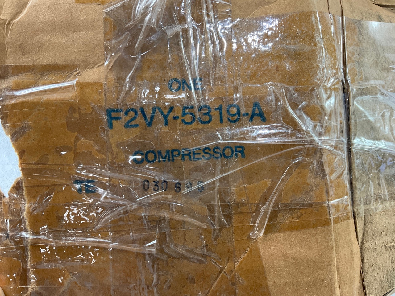 NOS - OEM Ford F2VY-5319-A Air Ride Suspension Air Compressor 1990-1997 Town Car
