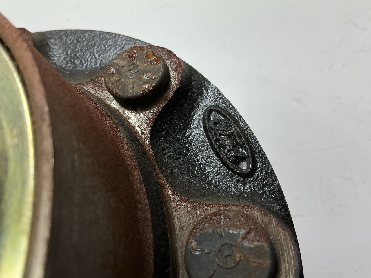 SURFACE RUST - OEM F4TZ-1109-A 8-LUG Rear Axle Wheel Hub 92-97 FORD F-250 F-350