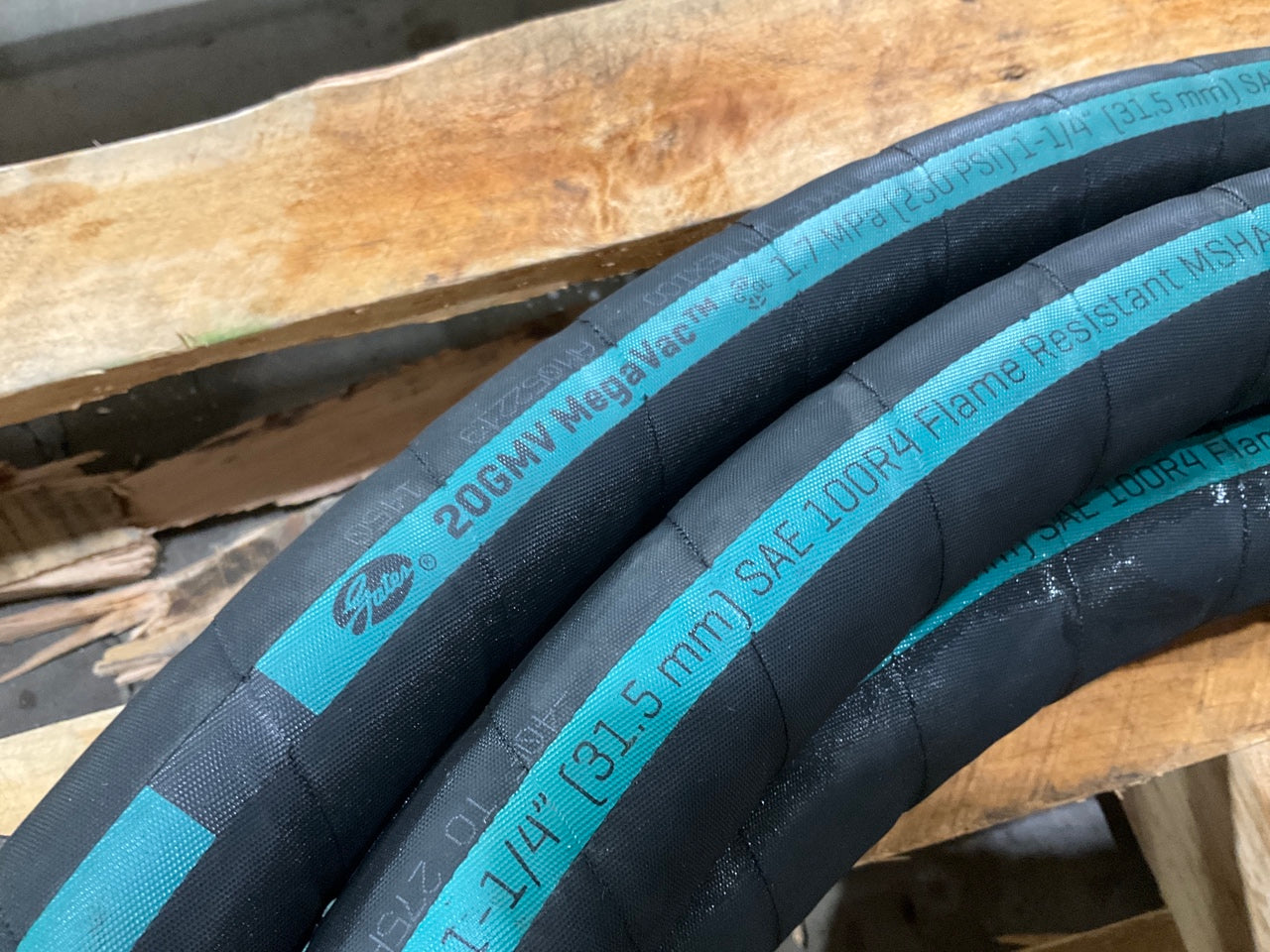 25 FEET - Gates 20GMV 1-1/4'' Gates Hydraulic Hose SAE100R4 250 PSI MSHA 2G-11C