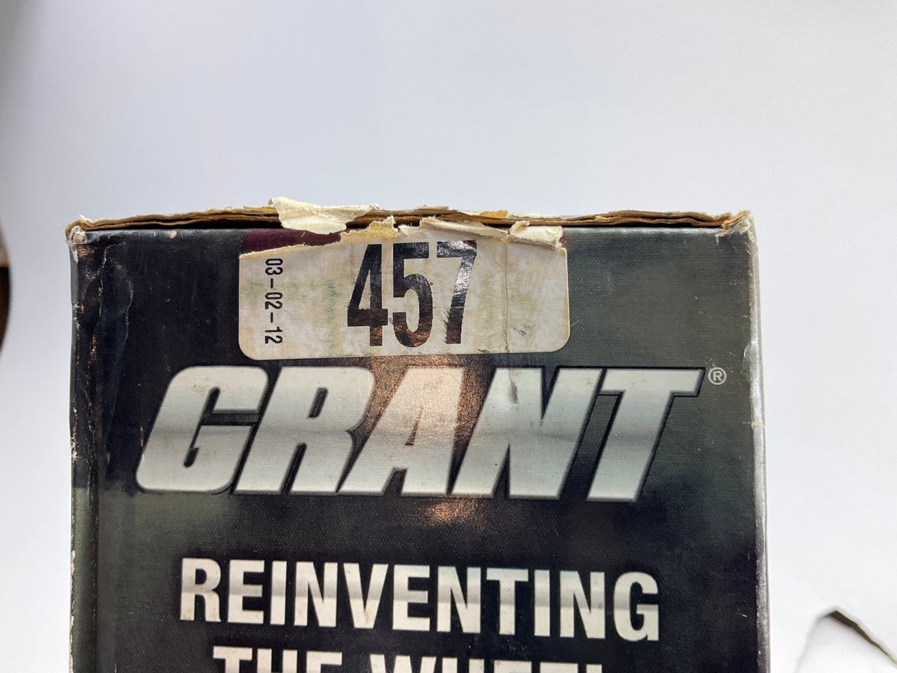 DENT & SCRATCH 17 - Grant 457 Club Sport Steering Wheel - 13-3/4'' Diam., 4'' Dish