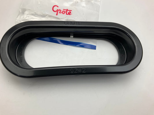 Grote 92420 Trailer Light Lamp Mounting Rubber Grommet, 6'' Oval, For Grote 53962