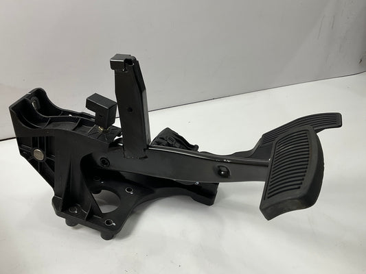 NEW Brake & Gas Accelerator Throttle Pedal OEM For 06-14 Kia Sedona 328004D100