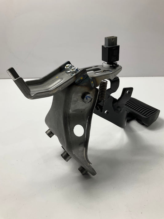 NEW Brake Pedal With Stop Light Switch OEM For 2015-2018 Genesis, G80 32800B1300