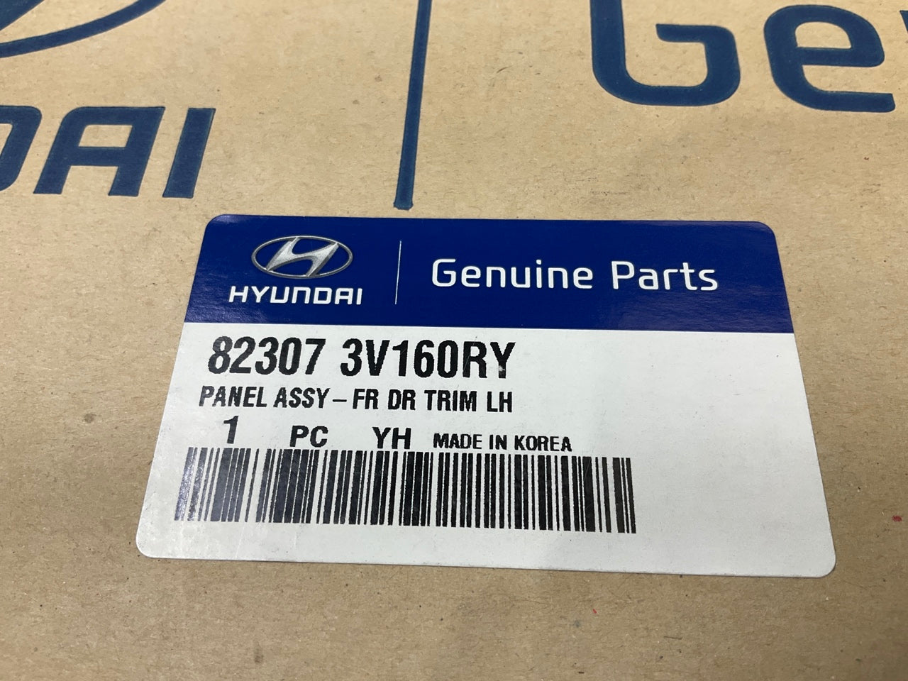 NEW Black With Gray Front Left Door Trim Panel OEM For 13-14 Azera 823073V160RY