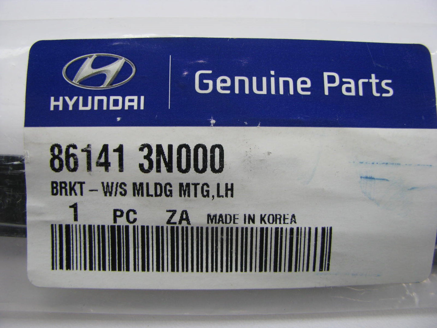 NEW - OEM Left Windshield Moulding Bracket For 10-15 Hyundai Equus 861413N000
