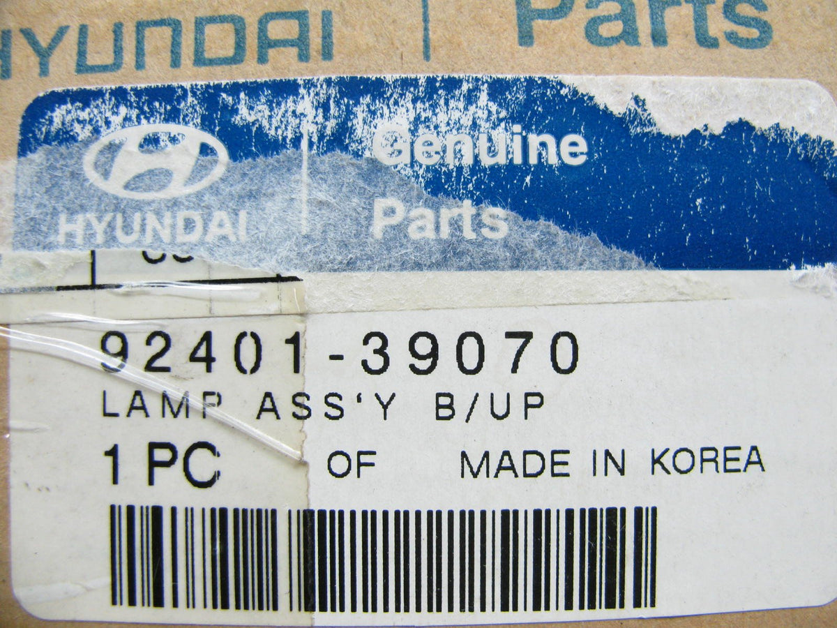 Left Drivers Rear Backup Reverse Light Lamp (Trunk Mounted) OEM For XG300 XG350