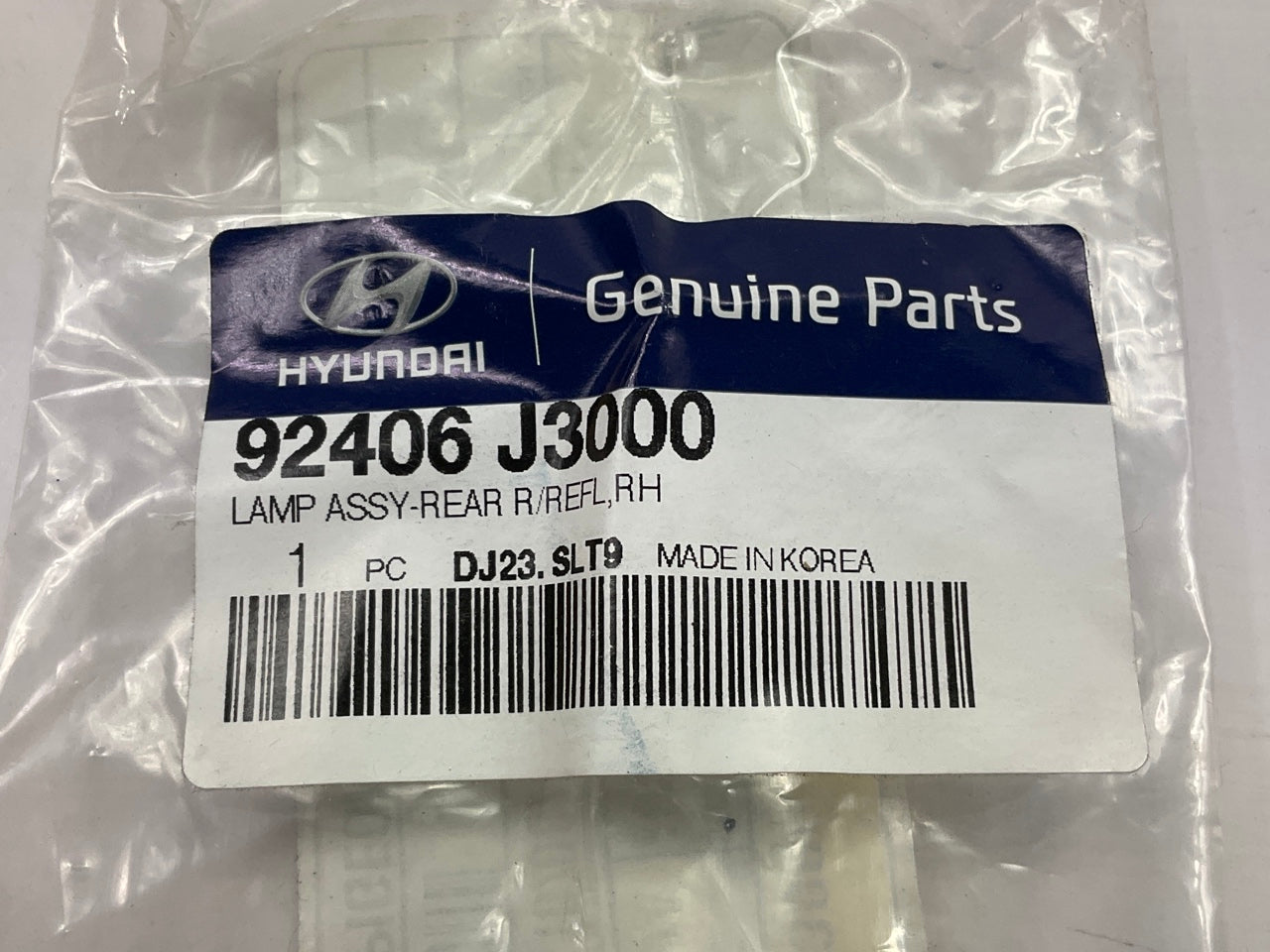 NEW - OEM 92406J3000 Rear Right Bumper Reflector For 2019-2021 Hyundai Veloster