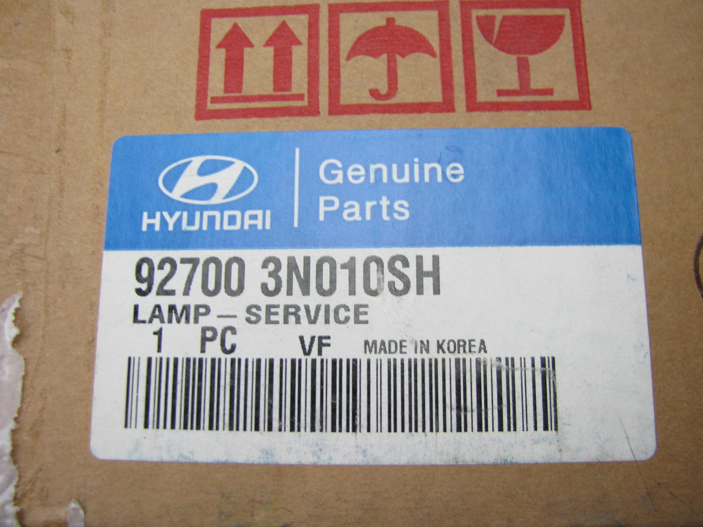 NEW GENUINE Center High Mount Third Brake Light OEM For 2011-2013 Hyundai Equus