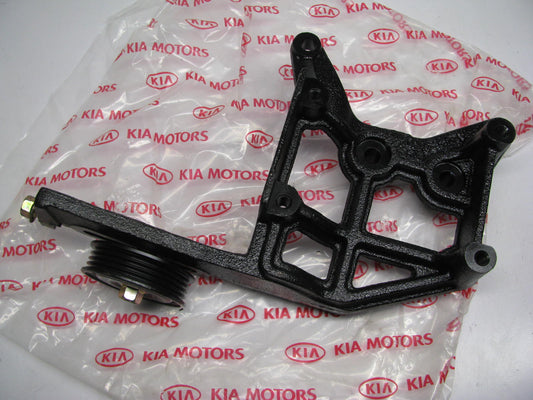 NEW A/C Compressor Bracket W/ Idler Roller OEM For 00-02 Kia Sportage 0K03815810