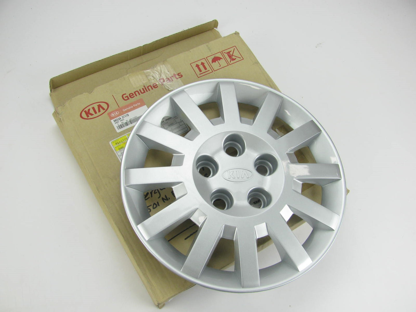 NEW GENUINE 15'' Wheel Hub Cap 15 Inch OEM For 2002-2003 Kia Sedona 0K53A37170