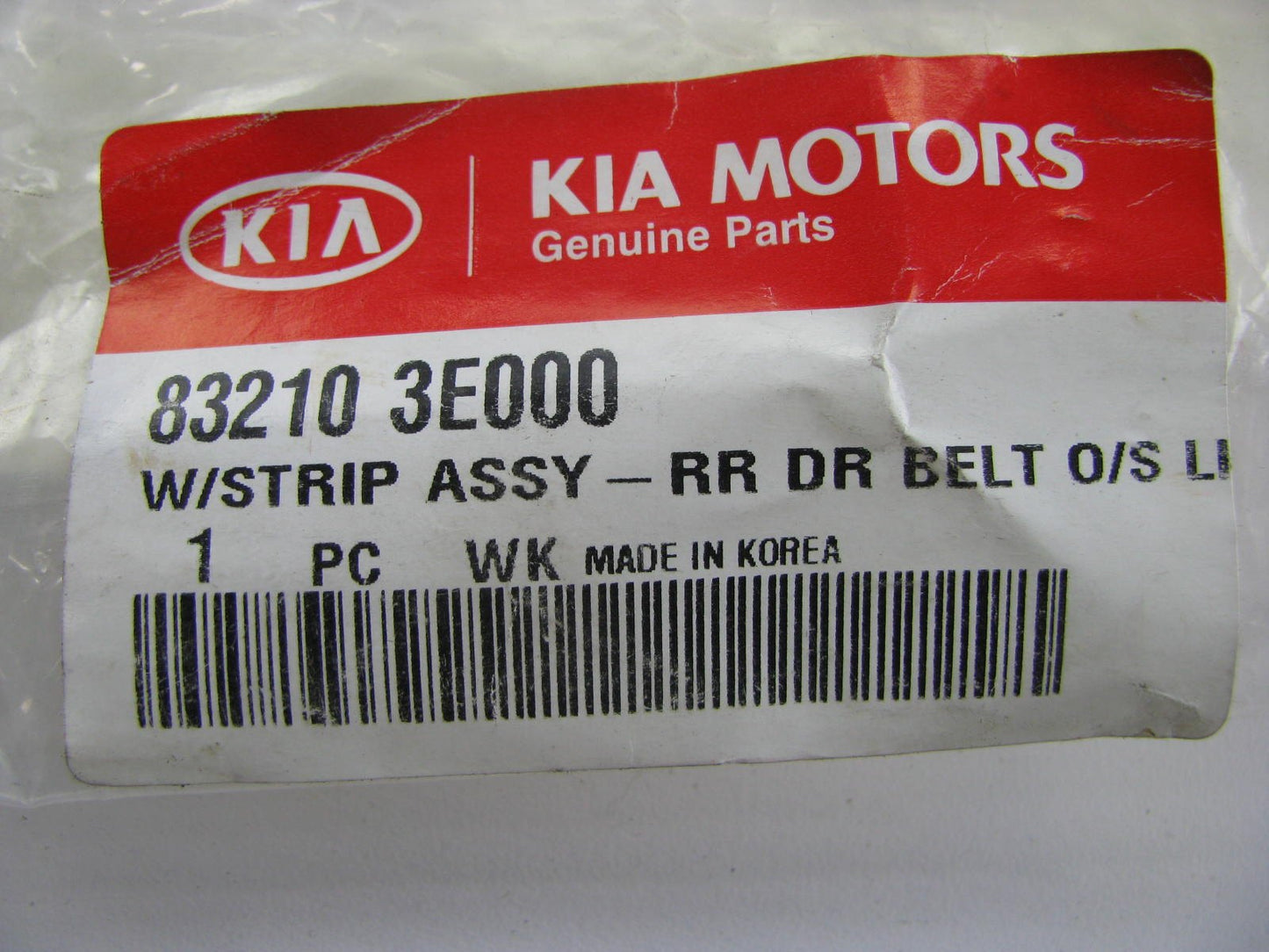 NEW - OEM Genuine Rear Left Door Window Weatherstrip Belt Seal For 03-06 Sorento