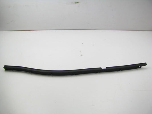 REAR Right Door Window Belt Weatherstrip Seal OEM For 2006-09 Sorento 833413E000