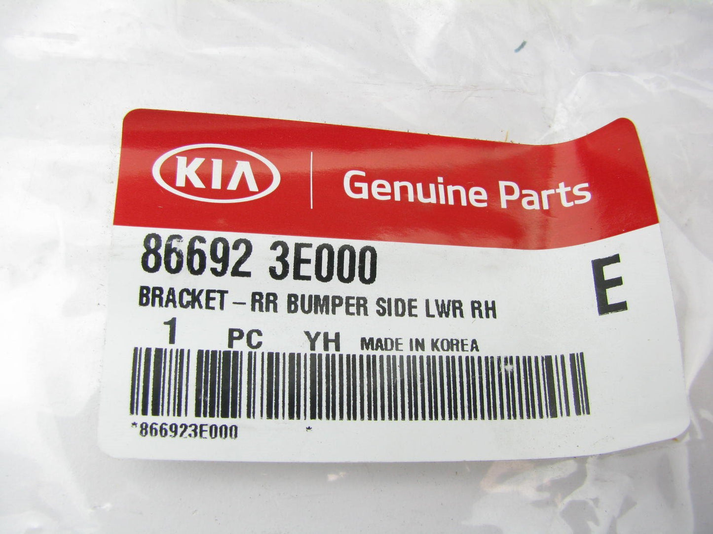 NEW - OEM 866923E000 Rear Lower Right Bumper Cover Bracket For 03-06 Kia Sorento
