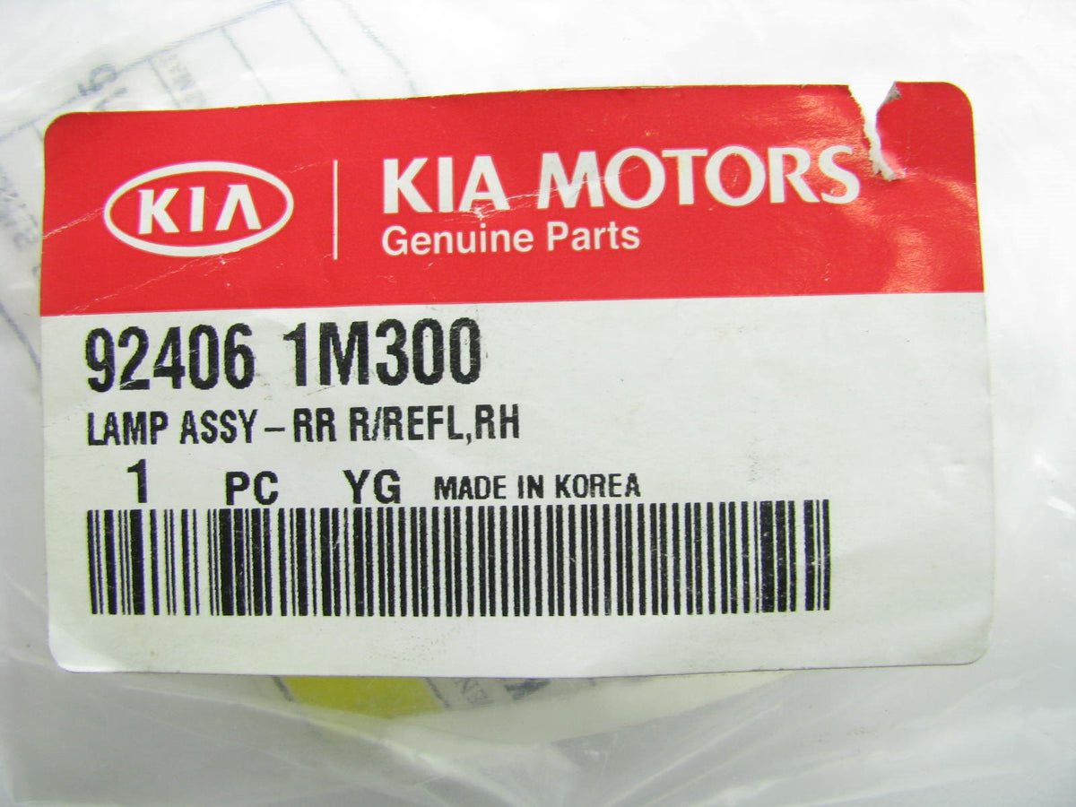New OEM Rear Bumper Reflector Right Passenger For 10-13 Kia Forte 924061M300