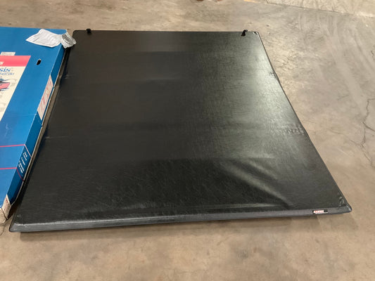 Lund 95053 Tri-Fold Tonneau 6.5' Bed Cover For 1999-07 Silverado Sierra 6'6''