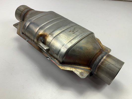 Magnaflow 93516 Universal Catalytic Converter 2-1/2'' Inlet / Outlet, 16'' Long