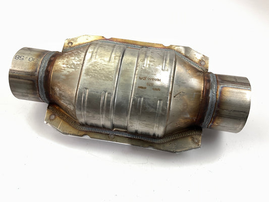 Magnaflow 99109HM Universal EPA Compliant Catalytic Converter - 3'' Inlet/Outlet