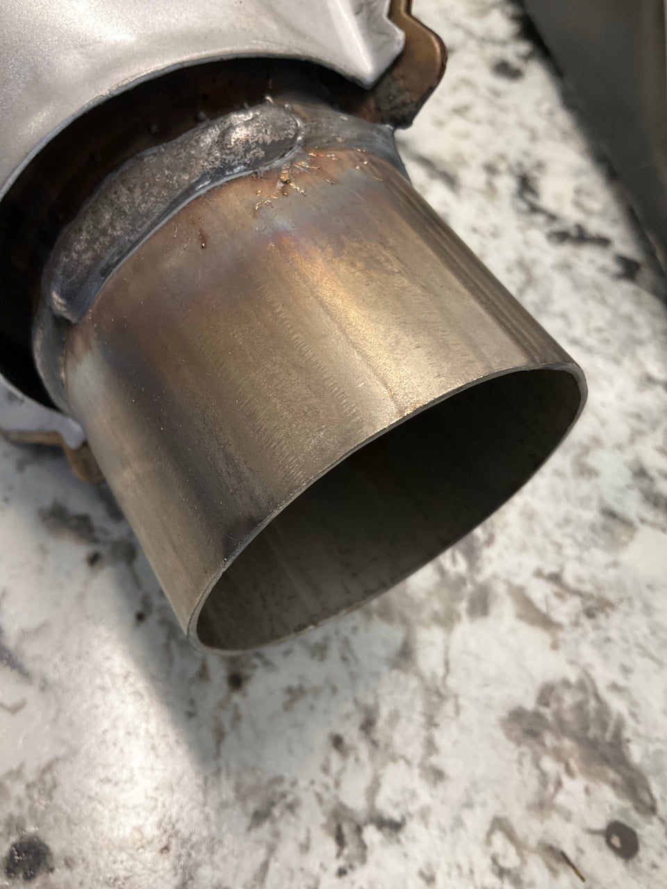 Magnaflow 99206HM Universal EPA Compliant Catalytic Converter 2.50'' Inlet/Outlet