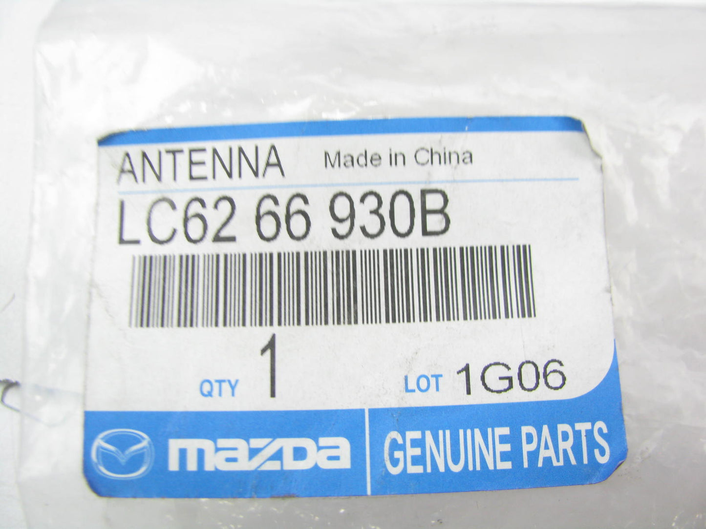 NEW GENUINE OEM LC6266930B Antenna W/ Bracket 2000-2003 Mazda MPV